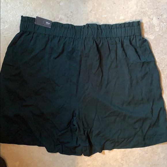 Maurices - Emerald, high waisted paper bag shorts - Picture 1 of 7